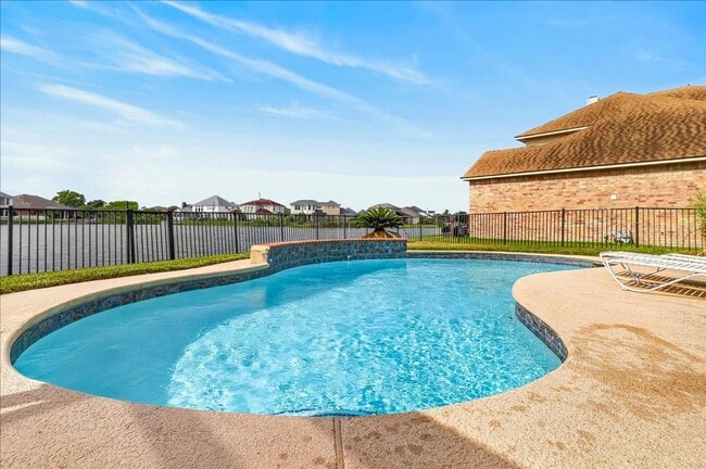 Building Photo - 7414 Lake Micala Dr
