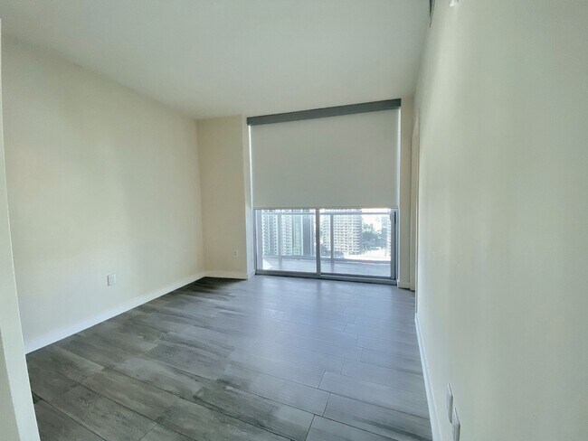 Building Photo - 1100 S Miami Ave