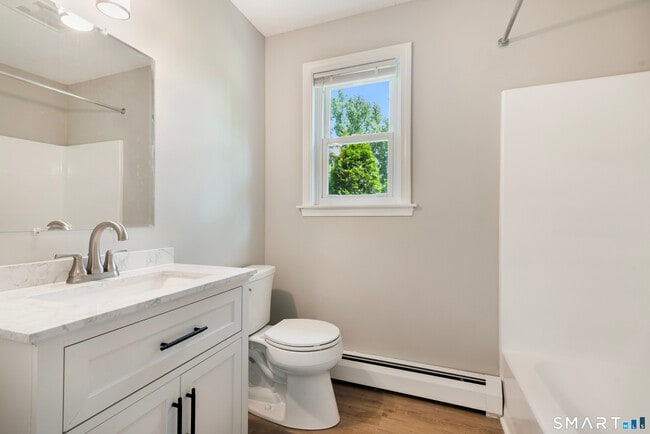 Building Photo - 40 Kingsbury Ln