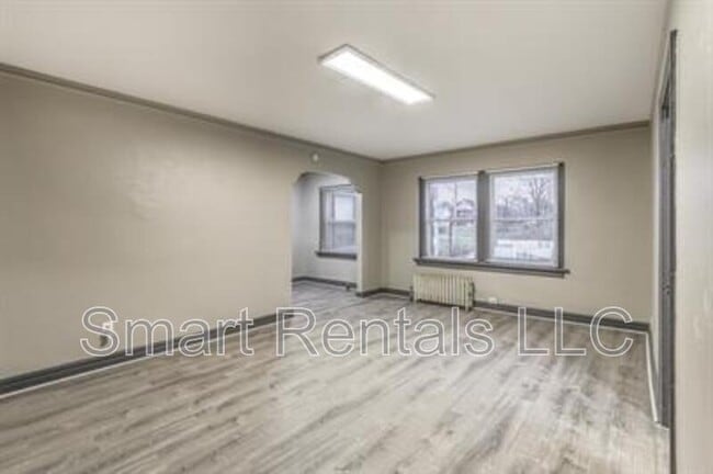 Building Photo - 807 Clara Ave