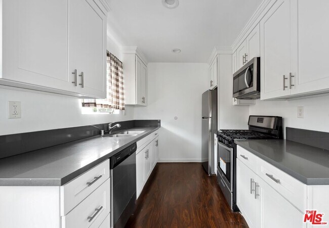 Building Photo - 7550 Fountain Ave