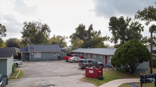 Building Photo - 13928 Bandera St