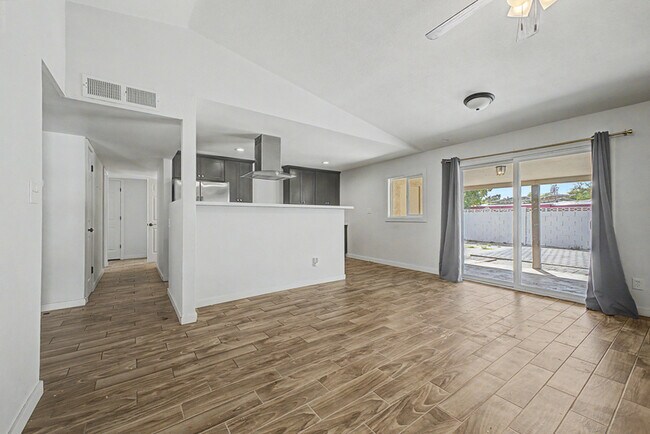 Building Photo - 13608 N 41st Pl