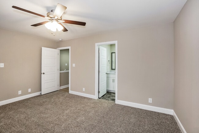 Building Photo - Modern Townhome with Attached Garage and Stainless Steel Appliances