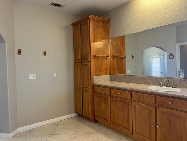 Building Photo - COMING SOON!! 4 bedrooms 2 bathroom home i...