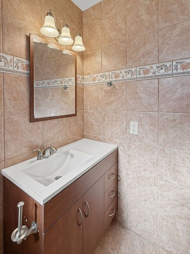 Building Photo - 3 Bedroom Home In Heart of Chandler for Rent