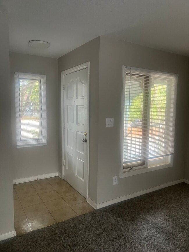 Building Photo - South Charlotte Rental at Sharon Lakes Con...