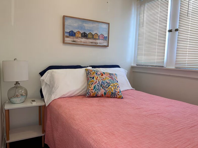 Building Photo - 118 S J St