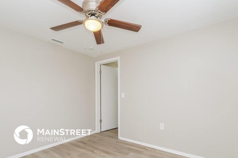 Building Photo - 5127 Reseda Dr