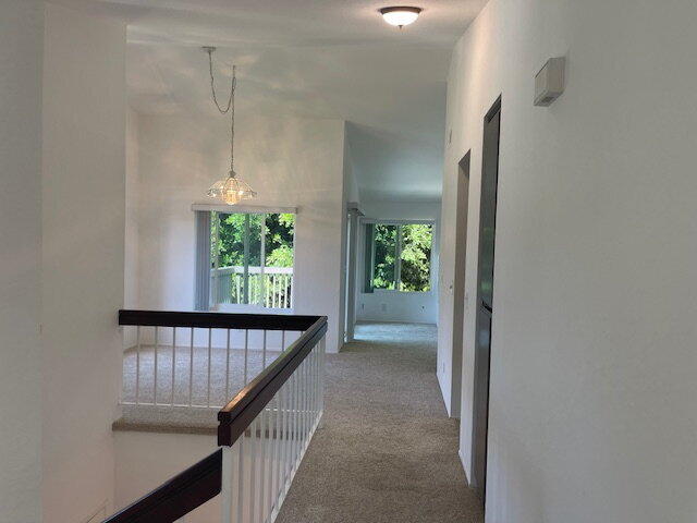 Building Photo - "Charming 3-Bed, 3-Bath Townhouse with Guest Suite & Fireplace in Carlsbad Oasis!"