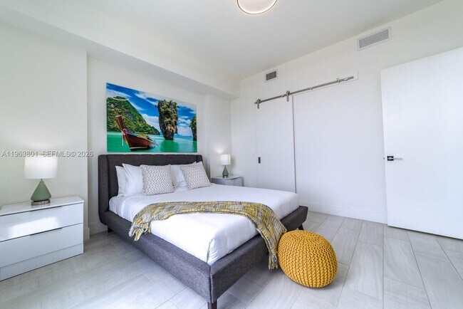 Building Photo - 2000 Metropica Wy