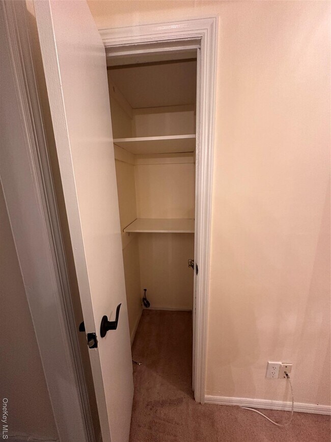 Building Photo - 2480 Fir Ct