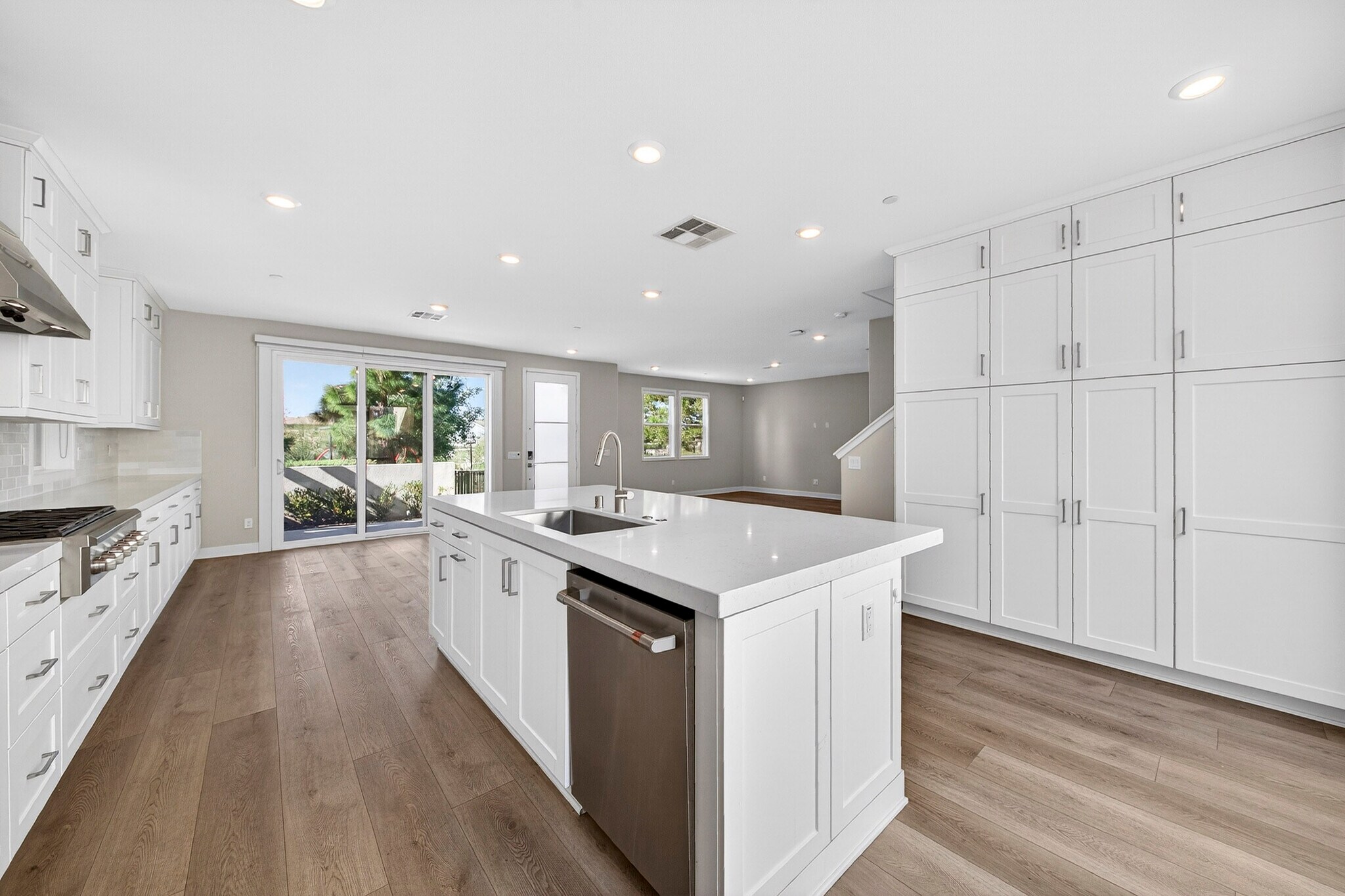 Building Photo - 346 Chorus