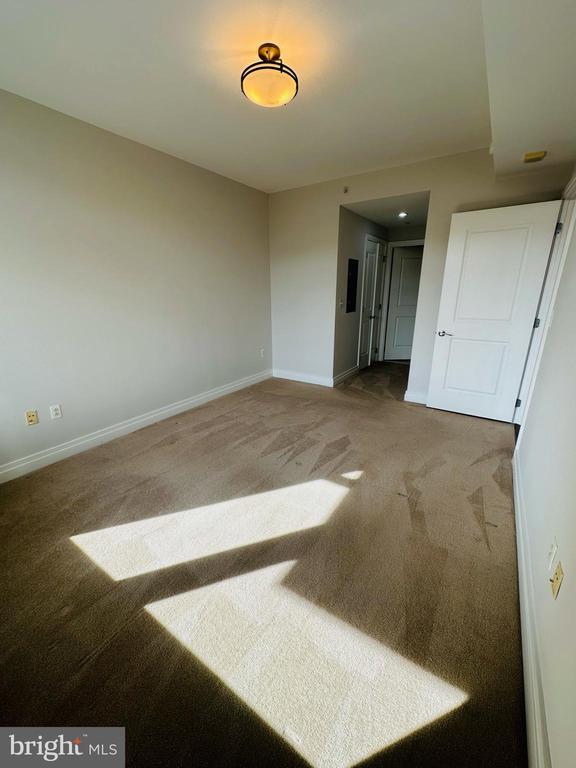 Building Photo - 8220 Crestwood Heights Dr