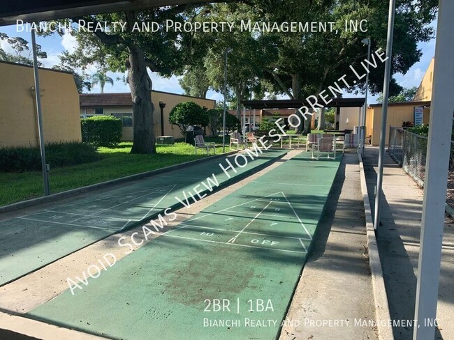 Building Photo - 13829 Mission Oaks Blvd