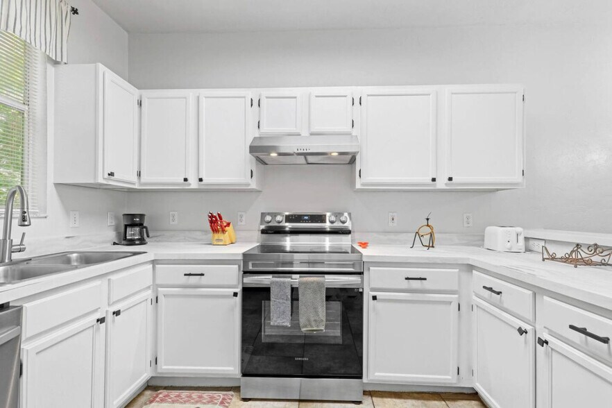 Building Photo - 4415 SW 34th St