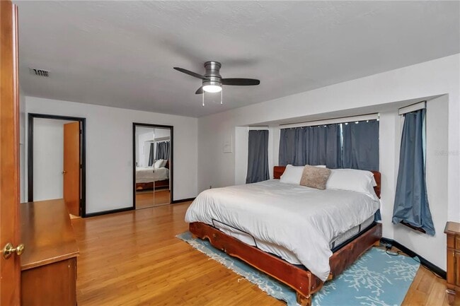 Building Photo - 1542 SE Pinwheel Dr