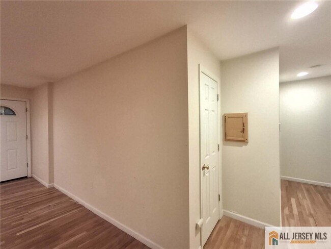 Building Photo - 363 Cranbury Rd