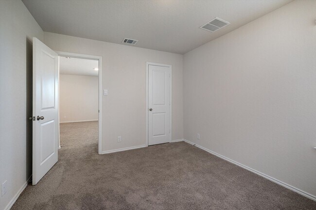 Building Photo - *MOVE IN SPECIAL: HALF OFF OF FIRST MONTHS RENT, IF MOVED IN BY DECEMBER 2025*