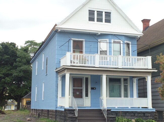 Building Photo - 377 Herman St