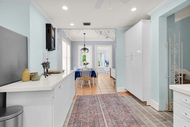 Building Photo - 511 29th St