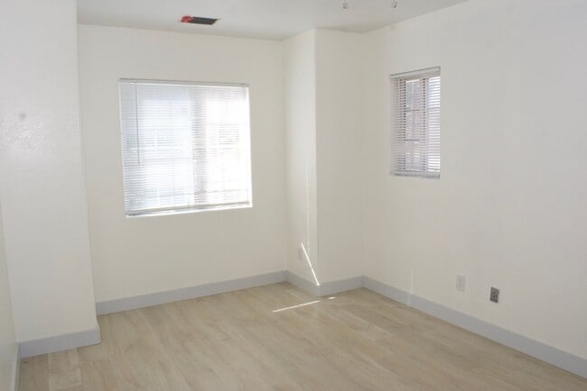 Building Photo - Charming 2-Story, 4 Bd 3 Ba Unit Near Downtown San Diego – 92113