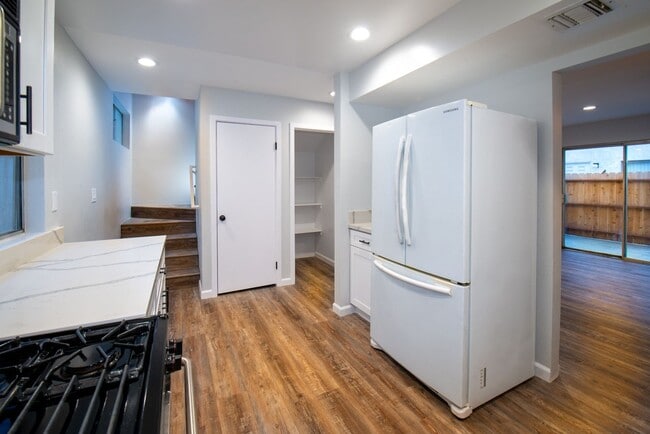 Building Photo - Fully Remodeled Townhouse in Gated Gardena...