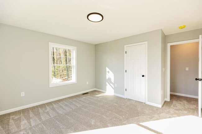 Building Photo - 231 Putnam Hill Rd