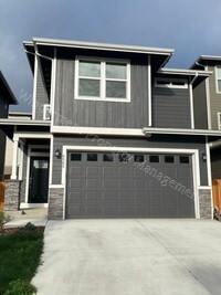 Building Photo - 3-Level Home with Garage and Primary Suite