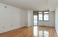 Building Photo - Gorgeous Studio w/ Hardwoods & Balcony