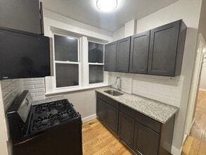 Building Photo - 220 51st St