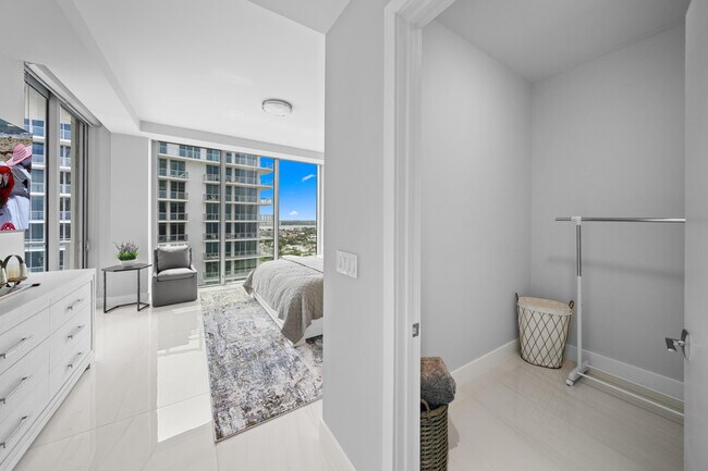 Building Photo - 3100 N Ocean Dr