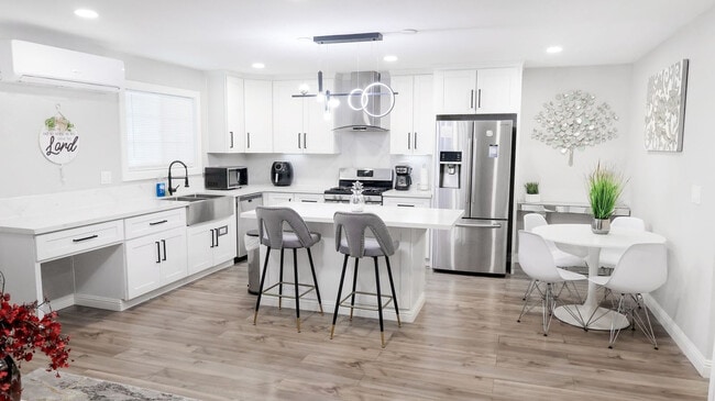 Building Photo - 1063-67 Gillespie Dr