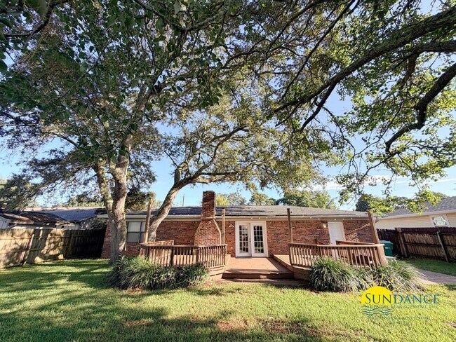 Building Photo - 723 Clark Dr