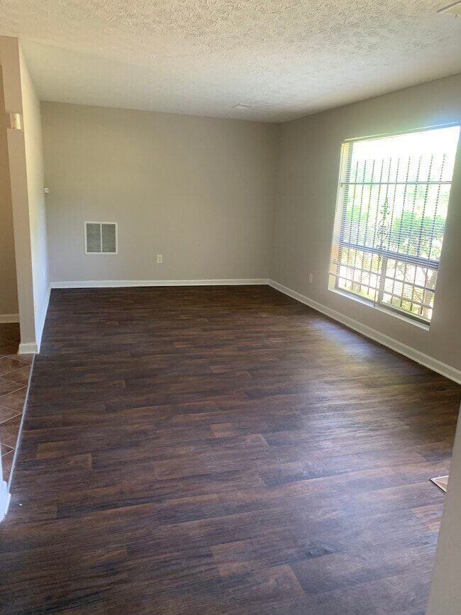 Building Photo - 7095 Birling Dr