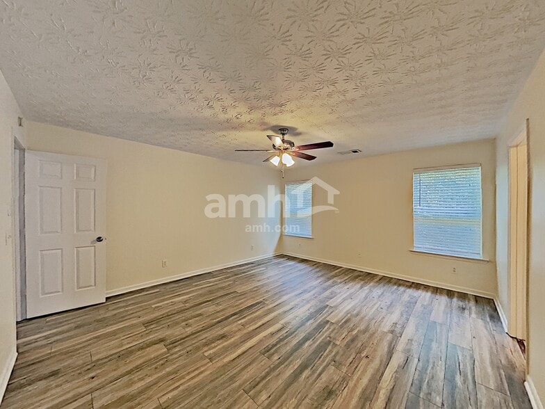 Building Photo - 159 Holly Mill Village Dr