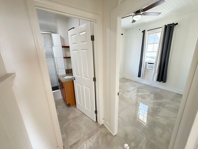 Building Photo - 3429 Wela St