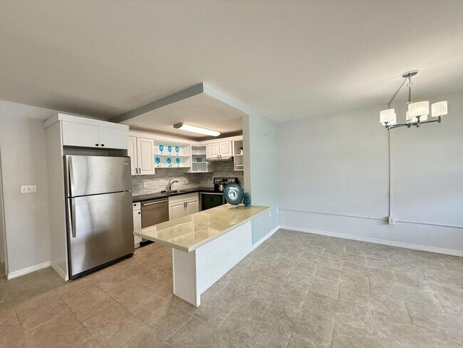 Building Photo - 28 Ventnor Dr