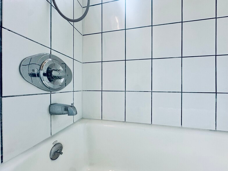 Building Photo - 4918 1/2 Tujunga Ave