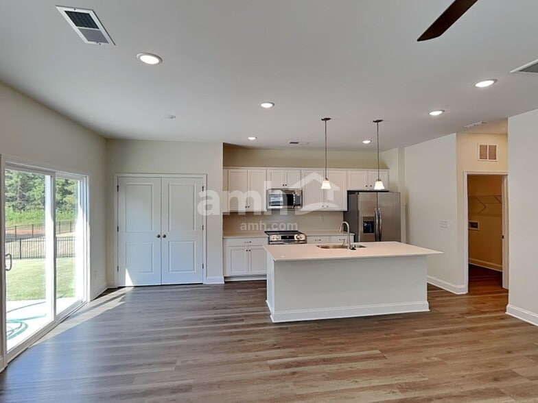 Building Photo - 6043 Rosemore Ln
