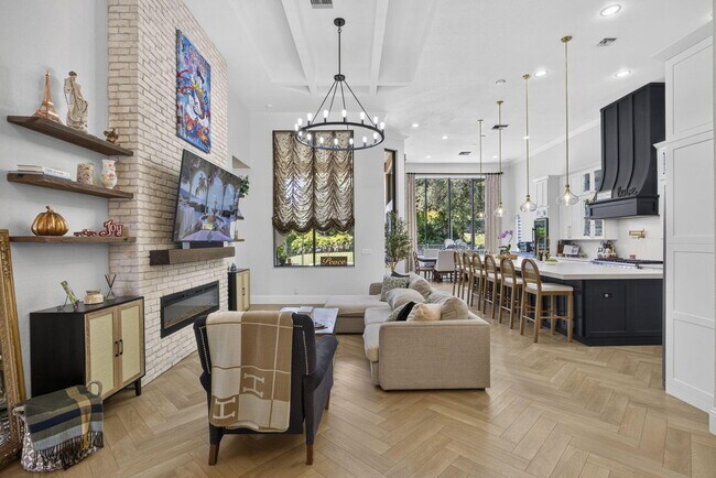 Building Photo - 10336 Trianon Pl