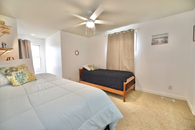 Building Photo - Charming 3 Bedroom, 2.5 Bathroom Home Fully Furnished in Benton Harbor Close to Lake Michigan and...