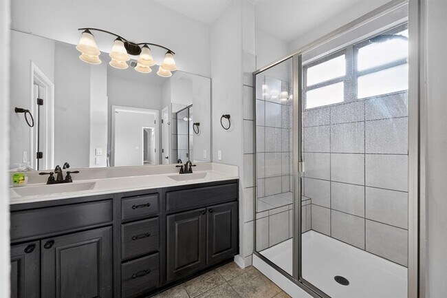 Building Photo - 5800 Baythorne Dr