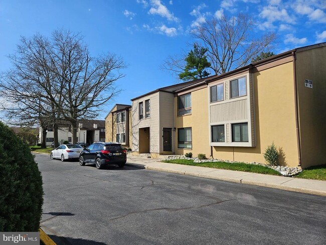 Building Photo - 210 James Ct