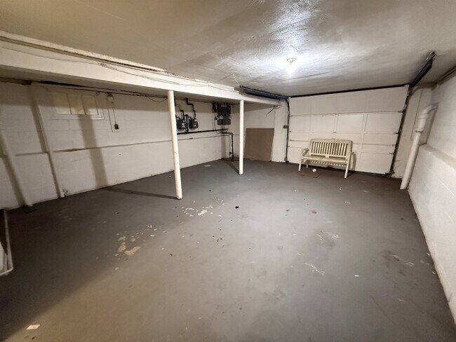 Building Photo - 36 W 9th St