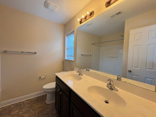 Building Photo - MOVE IN SPECIAL: 2 Bedroom, 2.5 Bathroom Townhouse in Greensboro!
