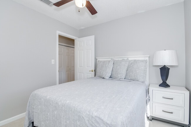 Building Photo - 662 Tara Ln