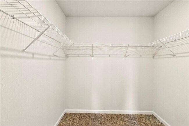 Building Photo - 18 E Sycamore Trl
