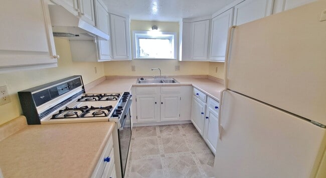 Building Photo - 1 Bed / 1 Bath Apartment