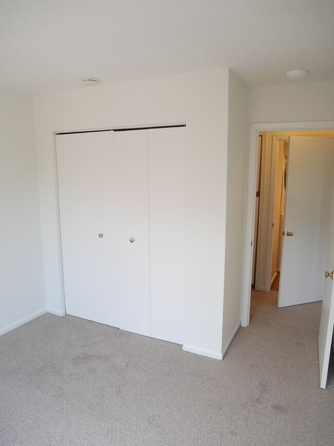 Building Photo - RENT SPECIAL - 1/2 SECOND MONTHS RENT - Charming Condo in Gaithersburg, MD